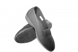 Womens vegan slipper on a solid rubber sole, 3cm heel, and stretch top made of foam & elastic